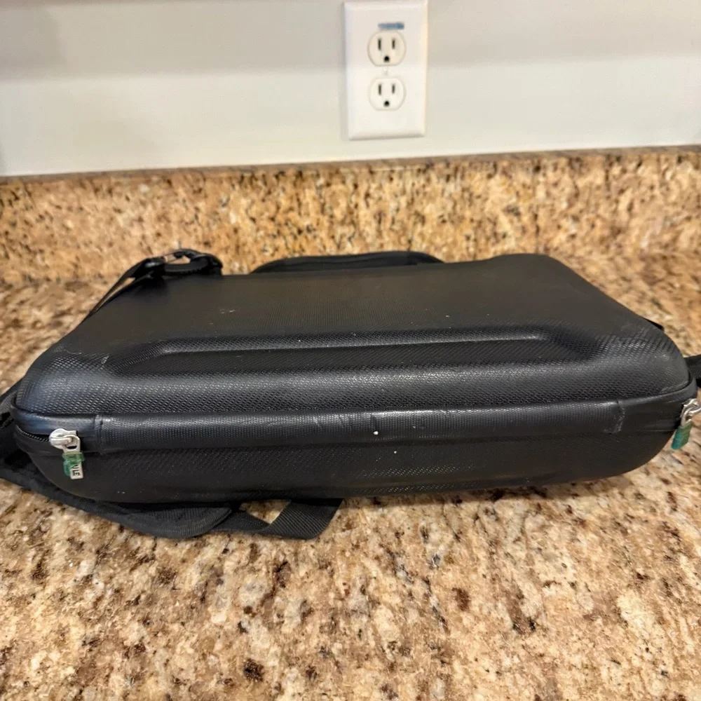 Thule Sweden MacBook Hard Small Laptop Carrying Case Bag Black Strap Travel